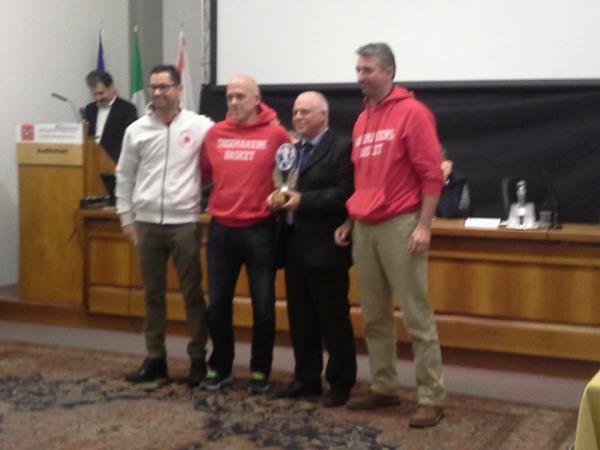 Gli Shoemakers premiati dal Presidente del Comitato Regionale FIP Simone Cardullo