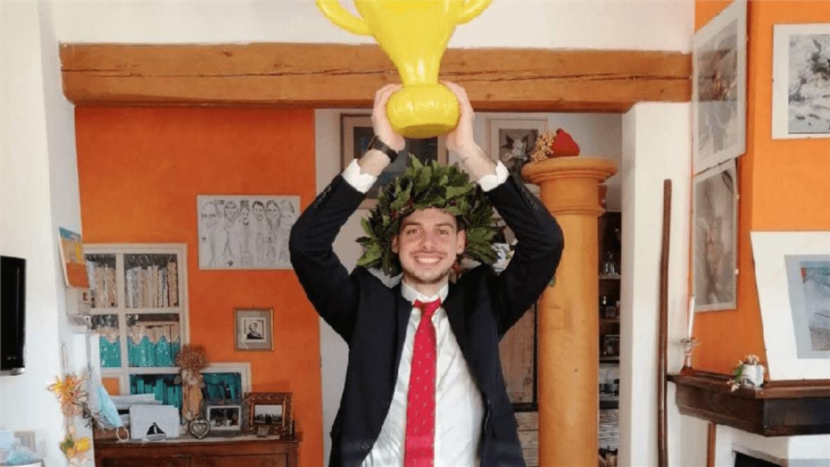 Niccolò Tesi si laurea con una tesi sugli Shoemakers Overlimits